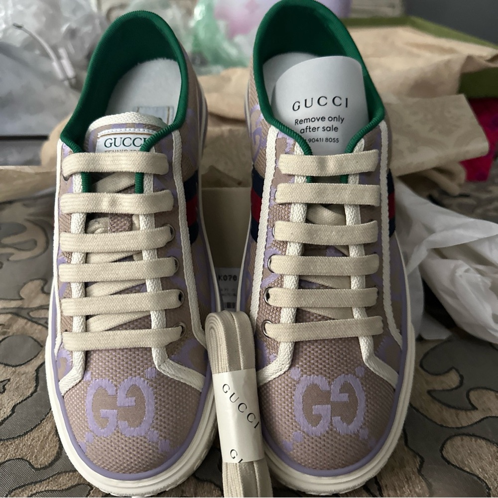 Women Gucci sneakers
